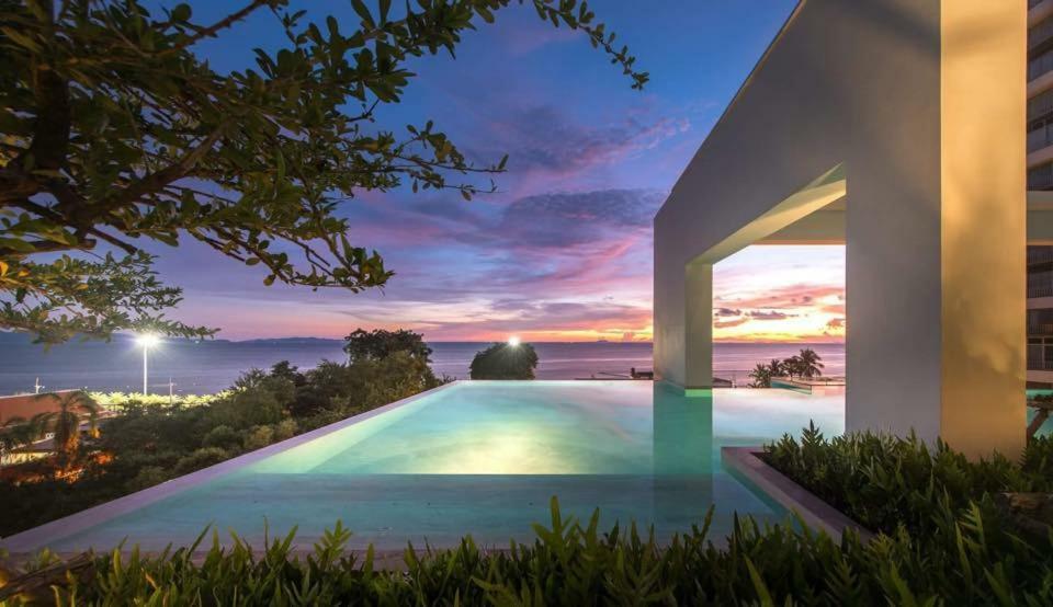 Aeras - The Ultimate Beachfront Experience Jomtien Beach Exteriör bild