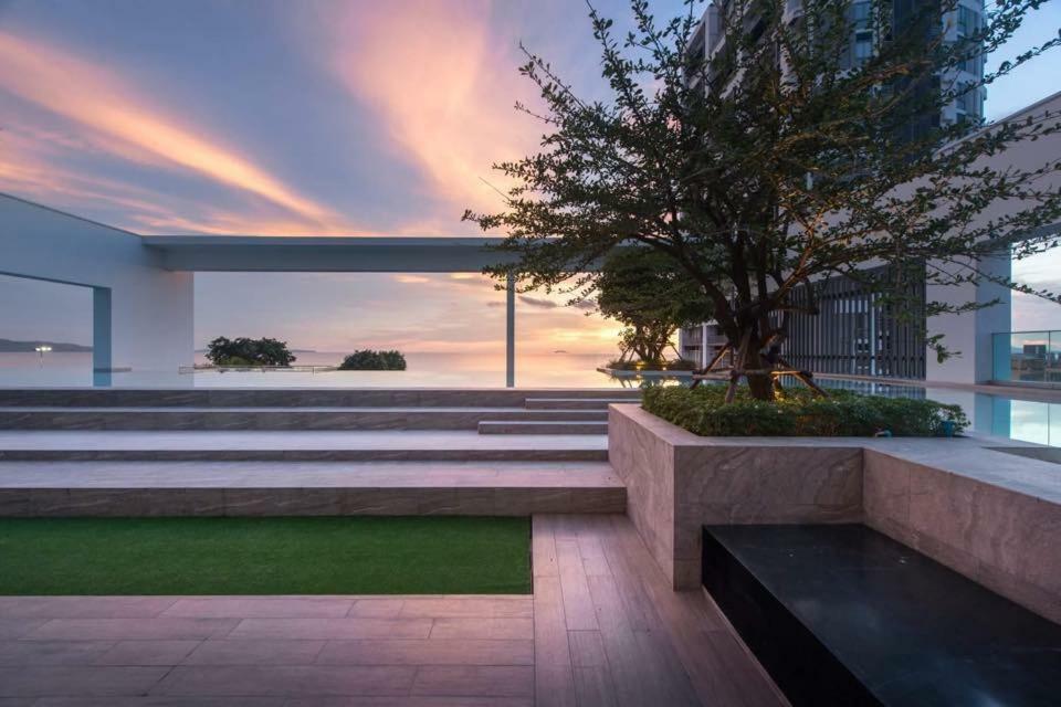 Aeras - The Ultimate Beachfront Experience Jomtien Beach Exteriör bild