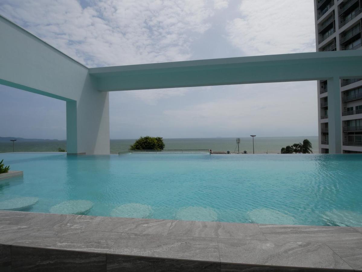 Aeras - The Ultimate Beachfront Experience Jomtien Beach Exteriör bild